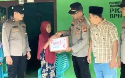 Polsek Manna Bagikan Bansos, Bentuk Kepedulian Terhadap Sesama Jelang Hut Bhayangkara