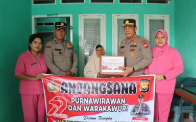 Bersama Ketua Bhayangkari Cabang, Kapolres Bengkulu Selatan Kunjungi Sesepuh Polri